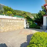 Beyaz 1 فيلة *